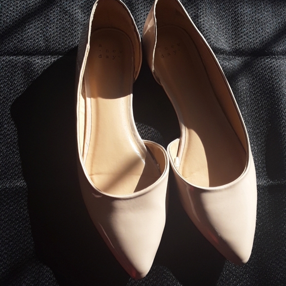 A new day Flats - Picture 1 of 4